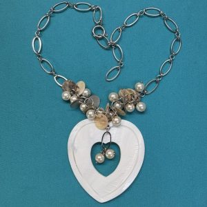 collier nacre
