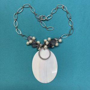 collier nacre
